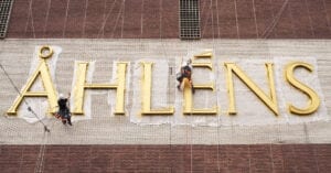 Stor fördel att renovera Åhléns skyltar med reparbete